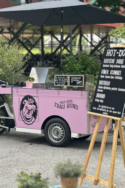 Hotdog-Bike mit Schild