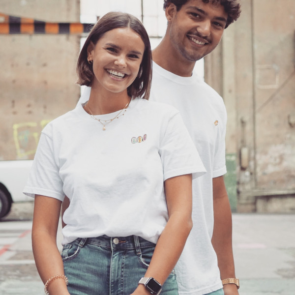 Frau Hunds Merch-Shirts für Mann und Frau